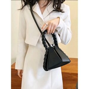 Blk Geometric Top Braided Handle Trendy Shoulder Crossbody
Triangle shaped Bag